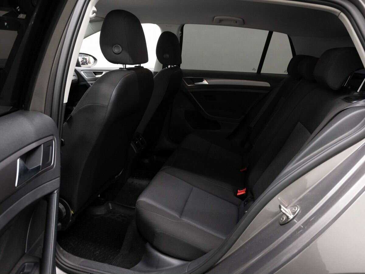 Volkswagen Golf с пробегом — 2013 год. Фото: #10