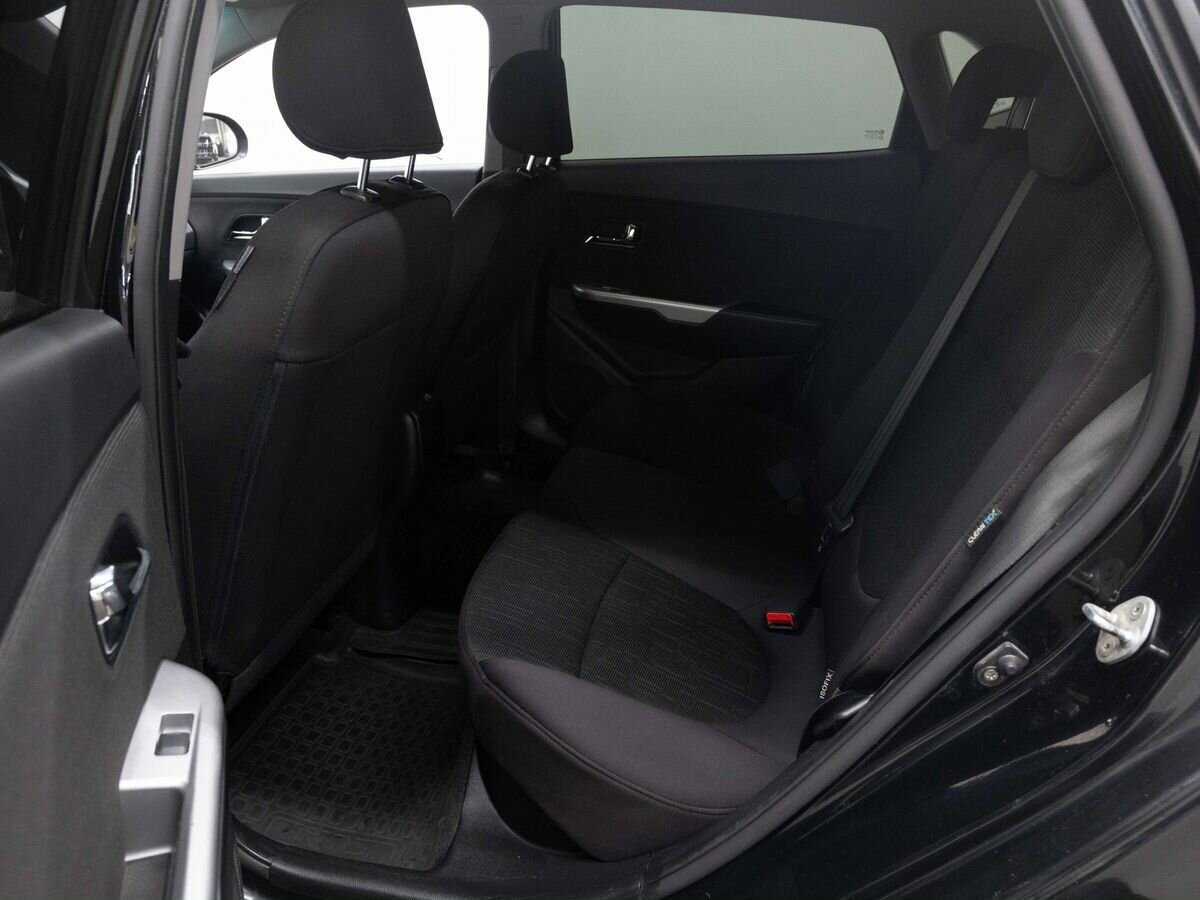 Kia Rio с пробегом — 2012 год. Фото: #9