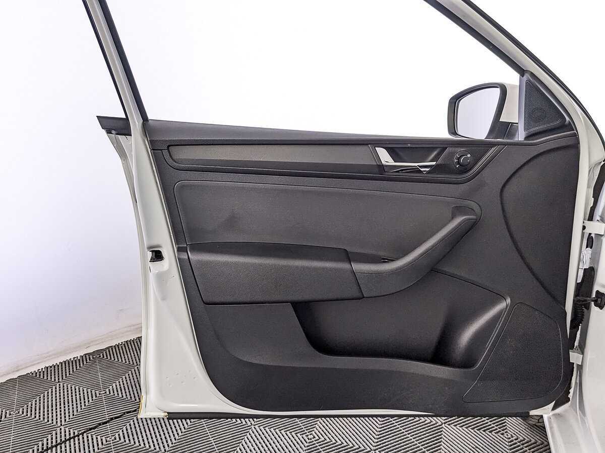 Skoda Rapid с пробегом — 2019 год. Фото: #15