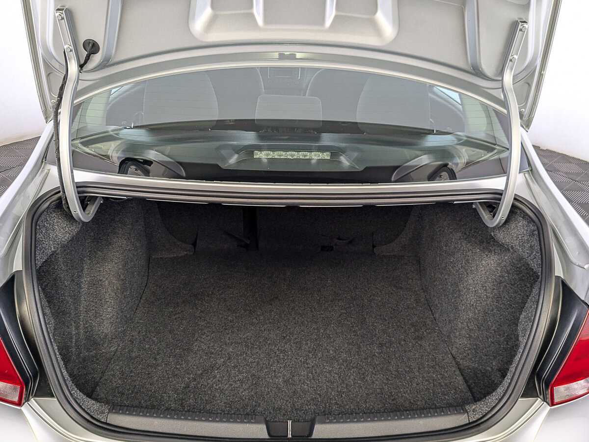 Volkswagen Polo с пробегом — 2015 год. Фото: #9