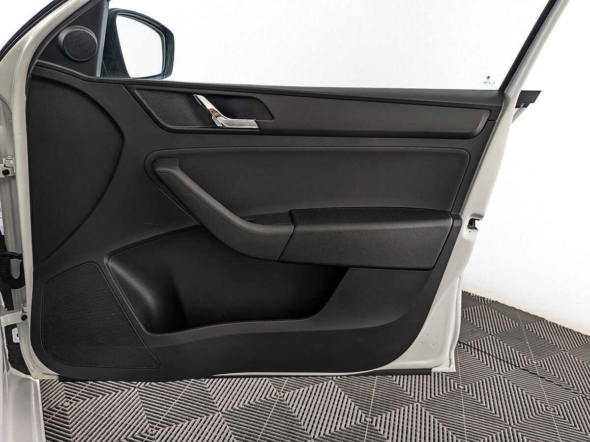 Skoda Rapid с пробегом — 2017 год. Фото: #21