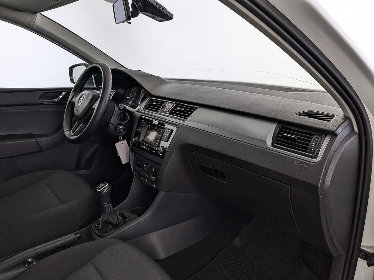 Skoda Rapid с пробегом — 2017 год. Фото: #12