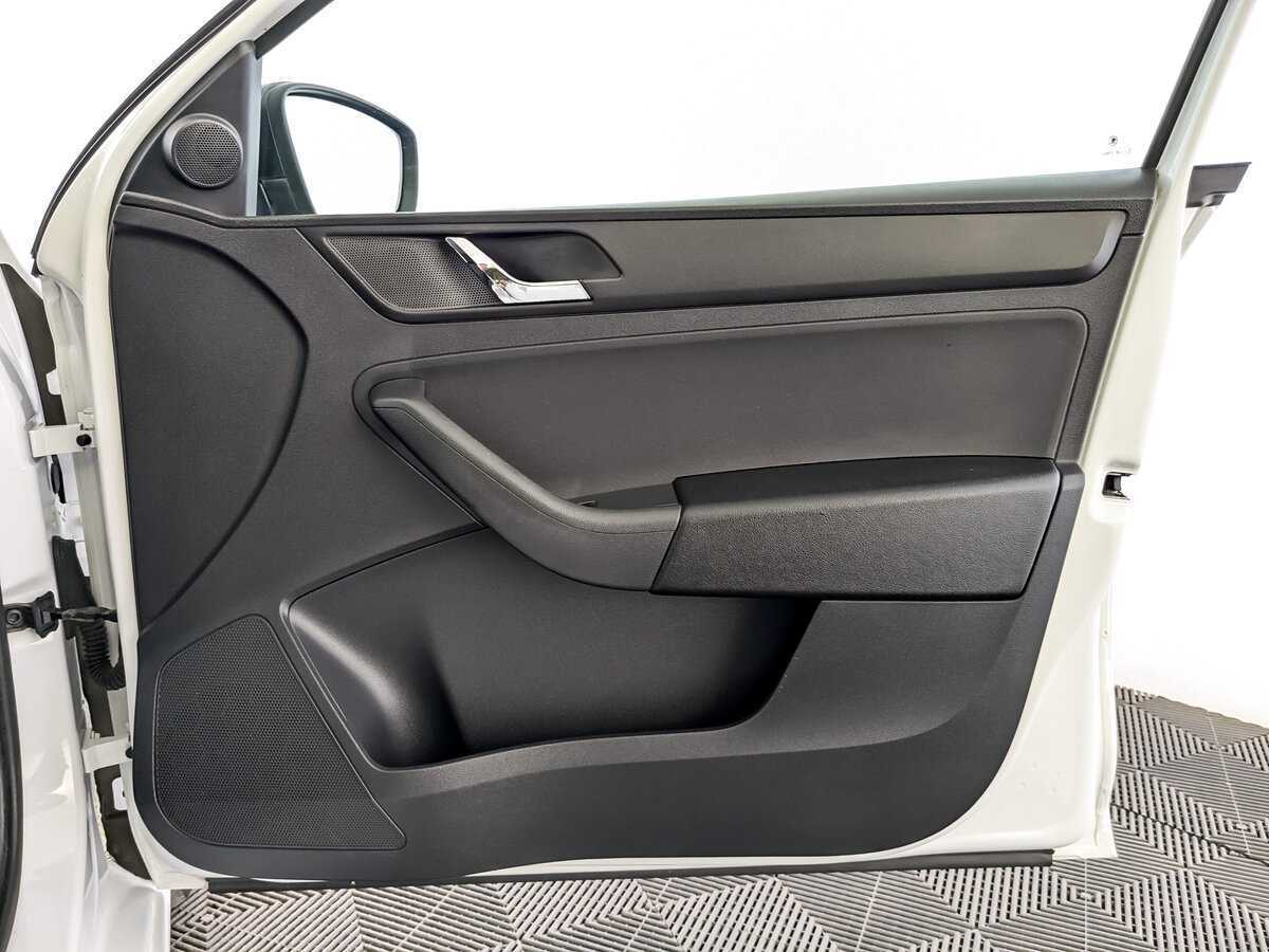 Skoda Rapid с пробегом — 2017 год. Фото: #22