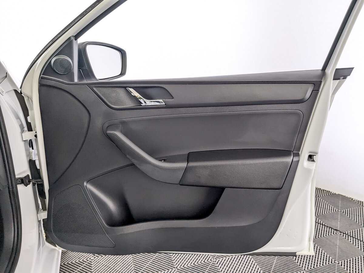 Skoda Rapid с пробегом — 2017 год. Фото: #23