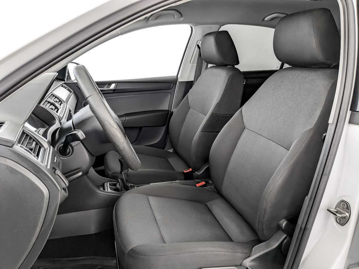 Skoda Rapid с пробегом — 2019 год. Фото: #19