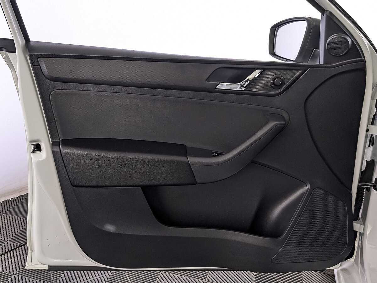 Skoda Rapid с пробегом — 2017 год. Фото: #17