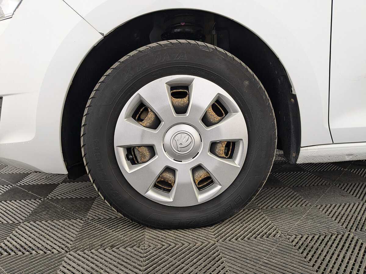 Skoda Rapid с пробегом — 2017 год. Фото: #11