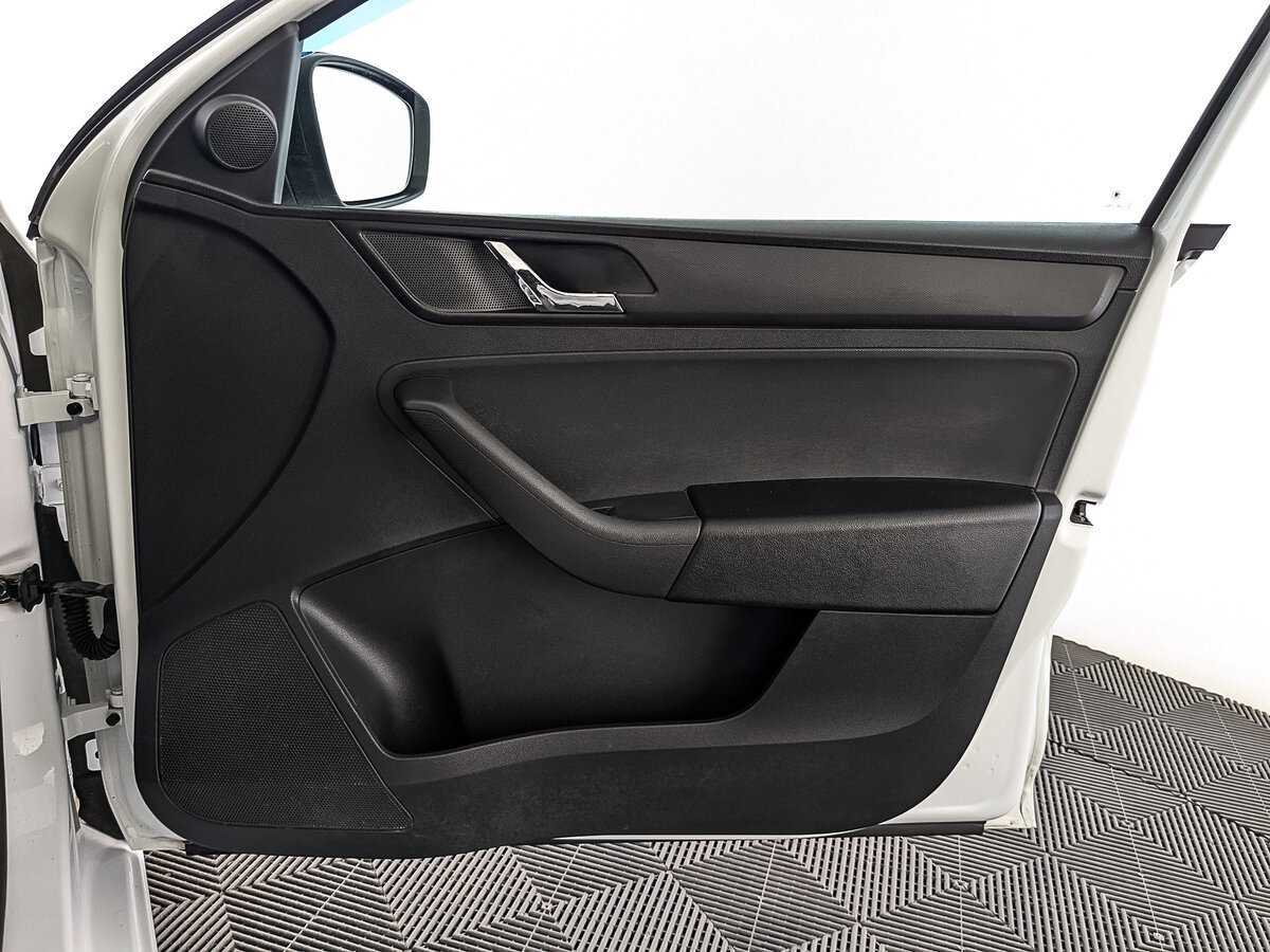 Skoda Rapid с пробегом — 2017 год. Фото: #23