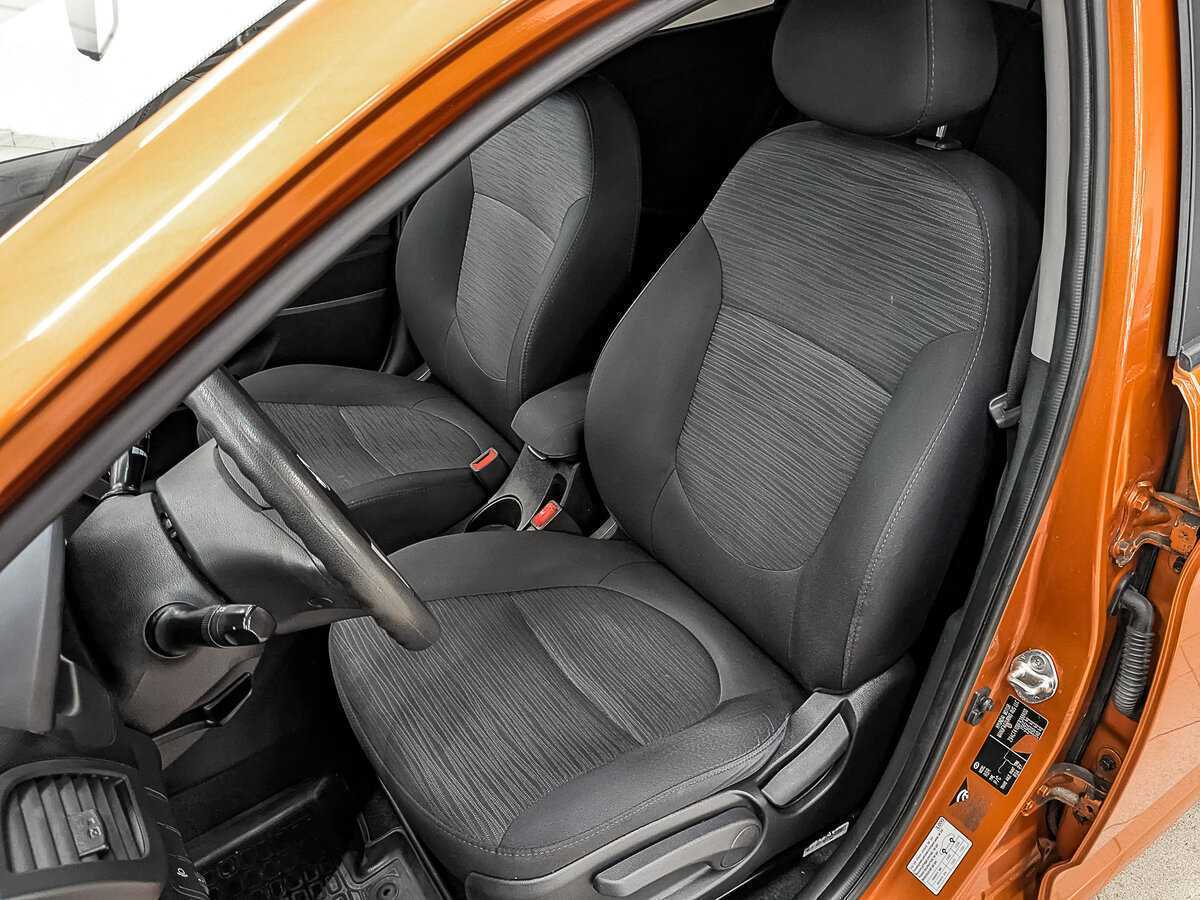 Hyundai Solaris с пробегом — 2015 год. Фото: #17