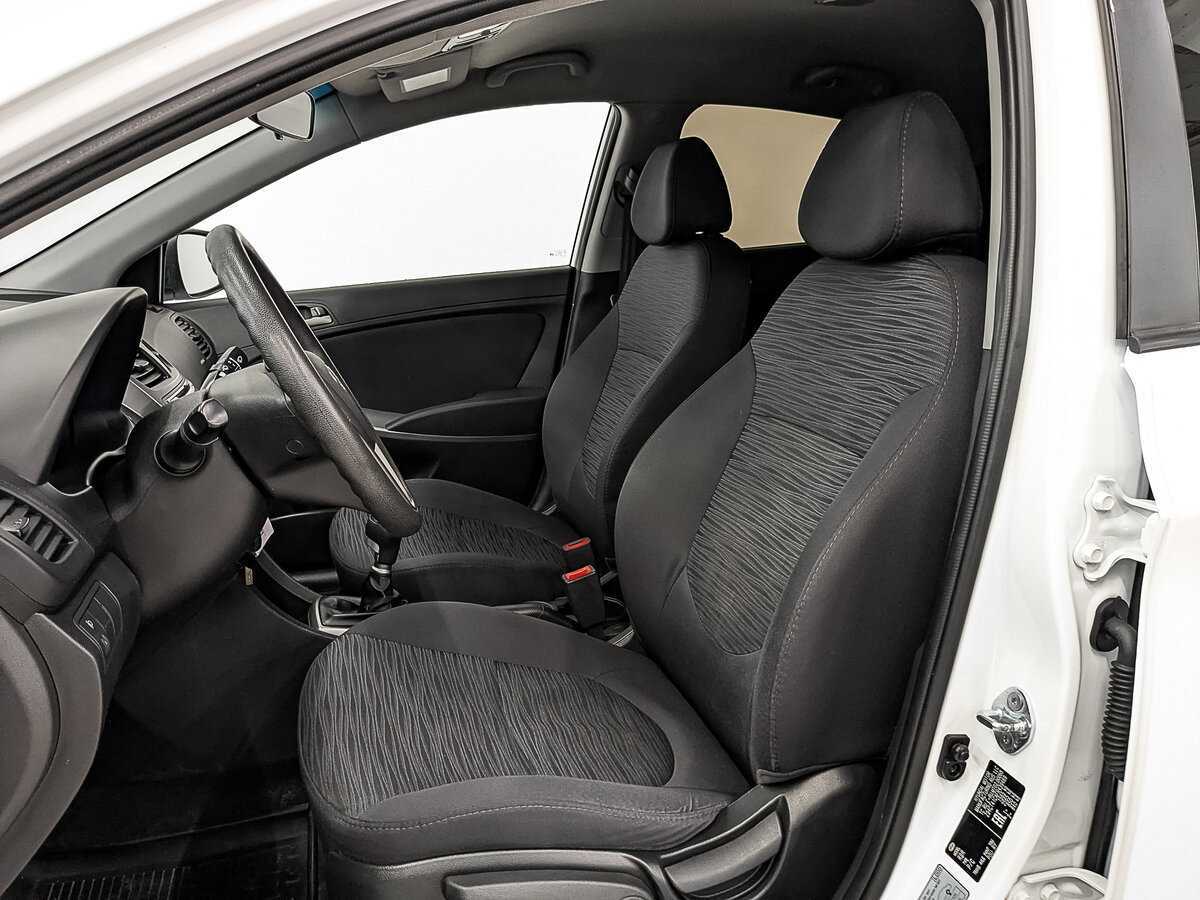 Hyundai Solaris с пробегом — 2015 год. Фото: #17