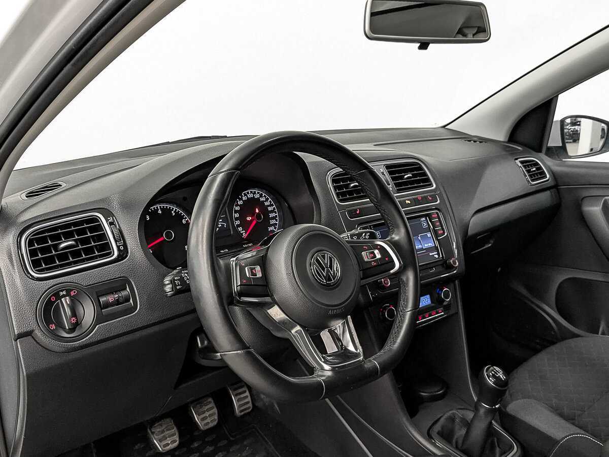 Volkswagen Polo с пробегом — 2018 год. Фото: #14