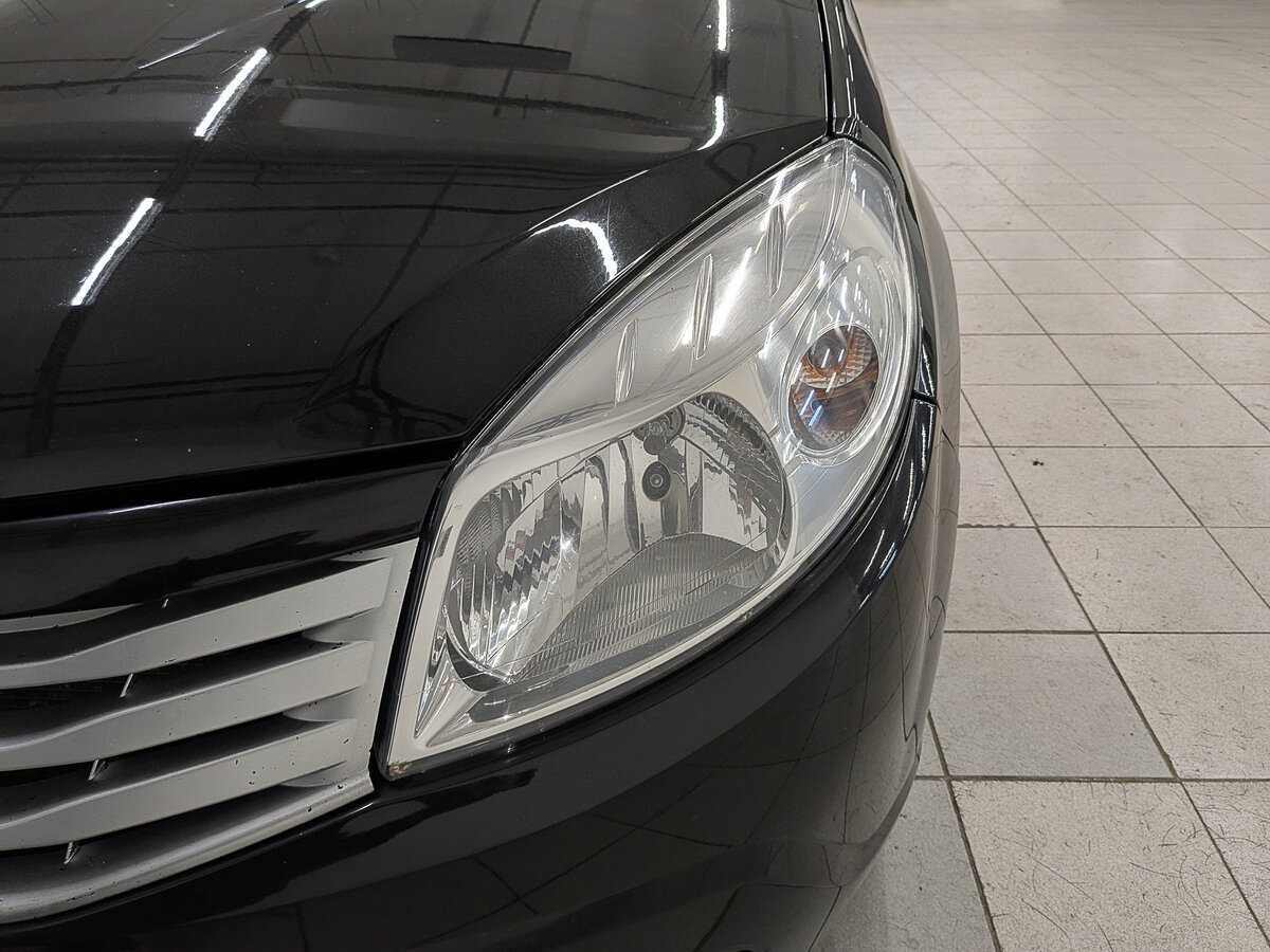 Renault Sandero с пробегом — 2012 год. Фото: #10