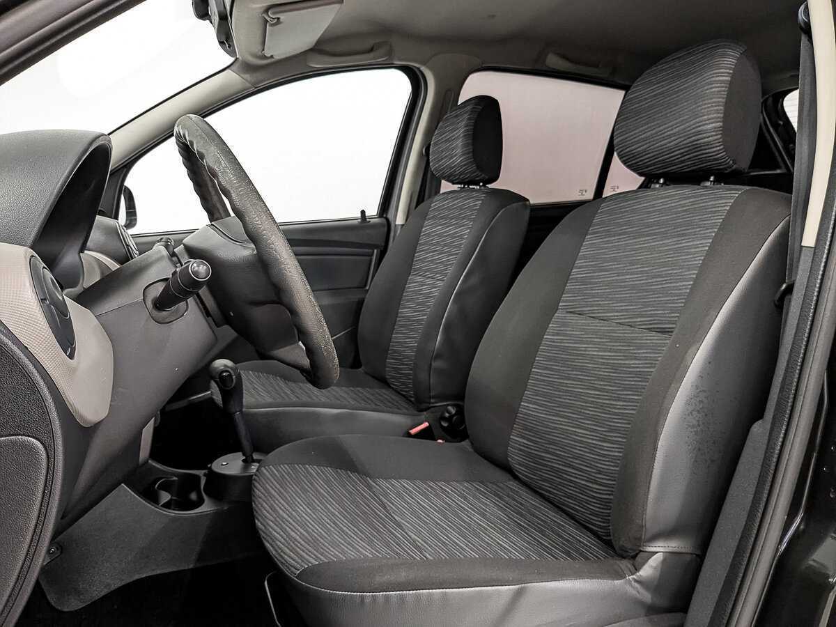 Renault Sandero с пробегом — 2012 год. Фото: #19