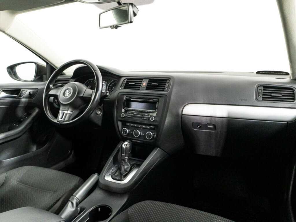 Volkswagen Jetta с пробегом — 2012 год. Фото: #8