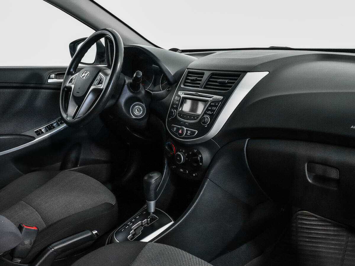 Hyundai Solaris с пробегом — 2014 год. Фото: #10