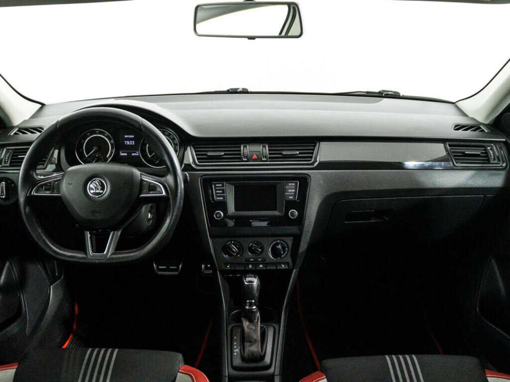 Skoda Rapid с пробегом — 2016 год. Фото: #12