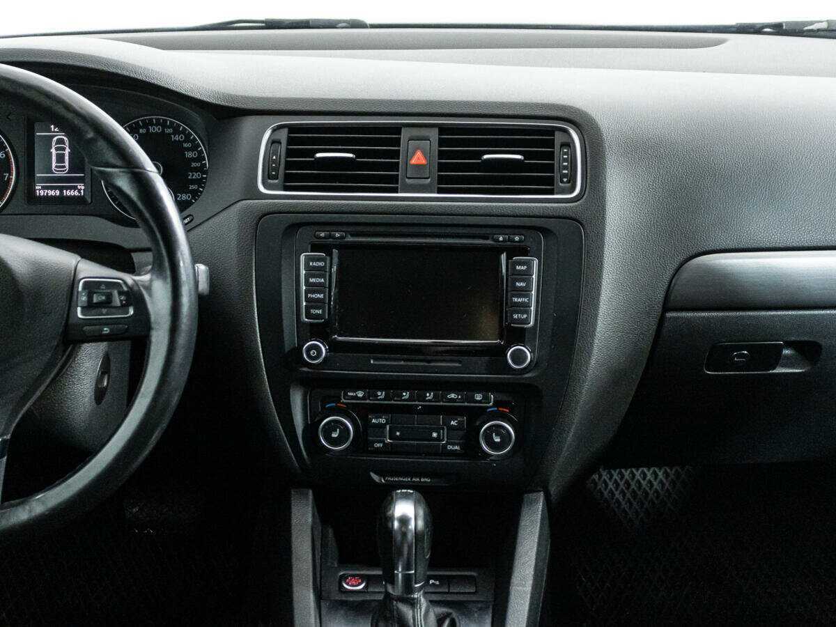 Volkswagen Jetta с пробегом — 2012 год. Фото: #13