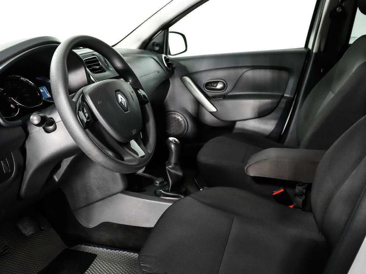 Renault Sandero с пробегом — 2017 год. Фото: #7