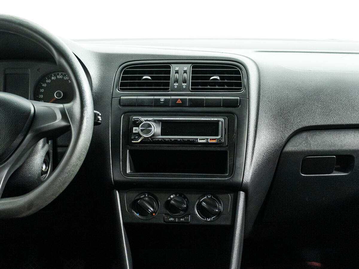 Volkswagen Polo с пробегом — 2017 год. Фото: #9