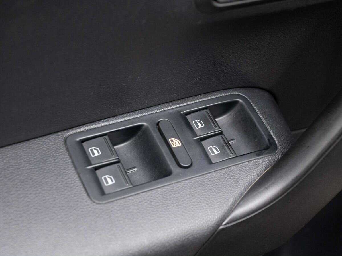 Volkswagen Polo с пробегом — 2016 год. Фото: #16