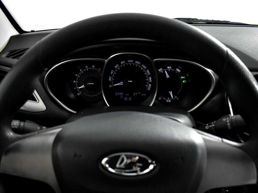 Lada (ВАЗ) Vesta с пробегом — 2016 год. Фото: #16