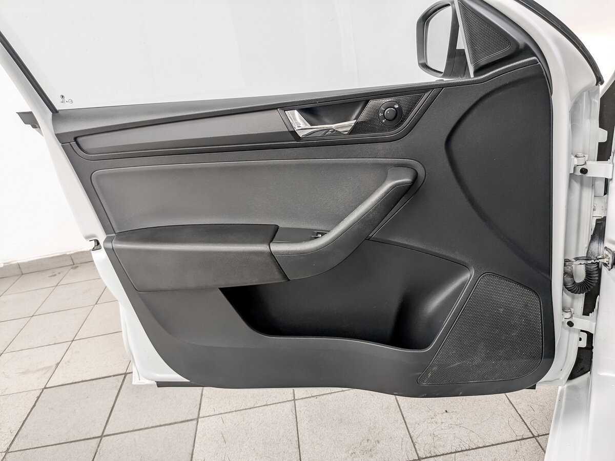 Skoda Rapid с пробегом — 2017 год. Фото: #18