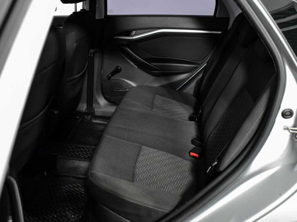 Lada (ВАЗ) Vesta с пробегом — 2017 год. Фото: #11