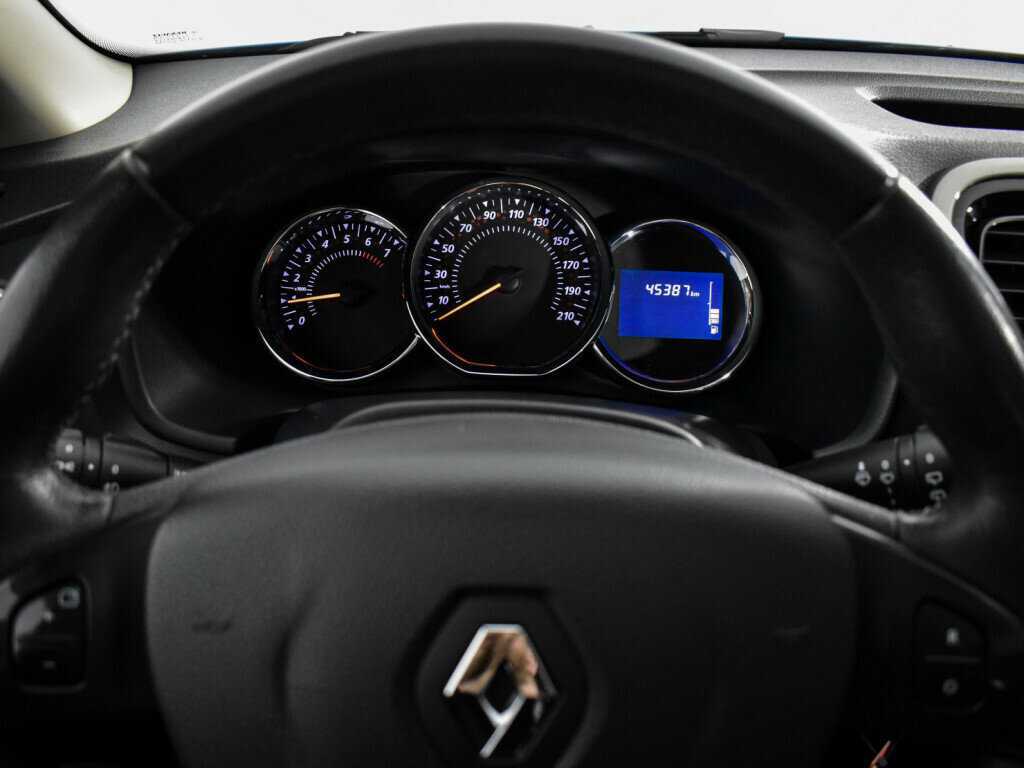 Renault Sandero с пробегом — 2017 год. Фото: #14