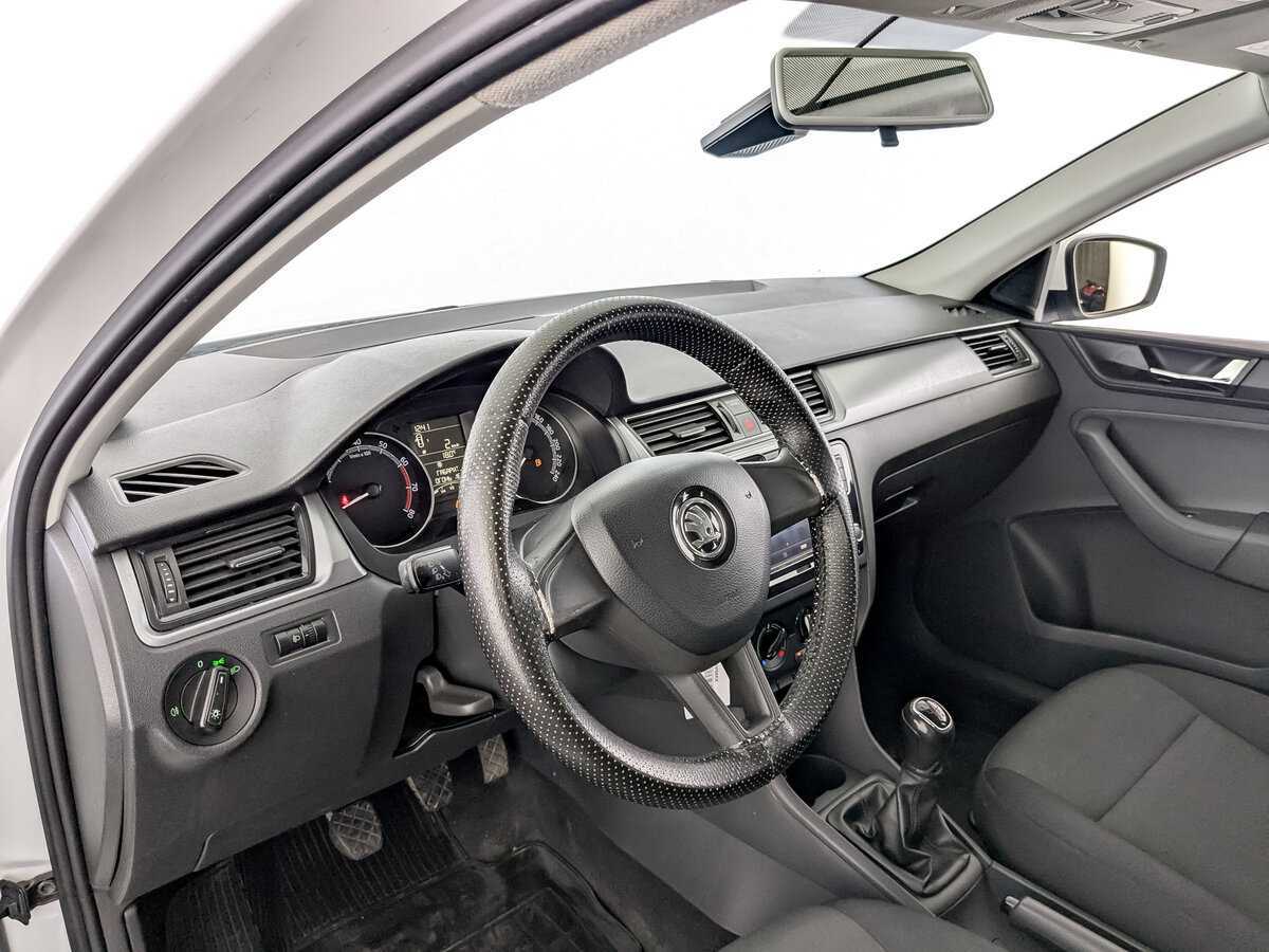 Skoda Rapid с пробегом — 2017 год. Фото: #15