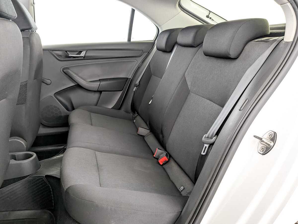 Skoda Rapid с пробегом — 2017 год. Фото: #11