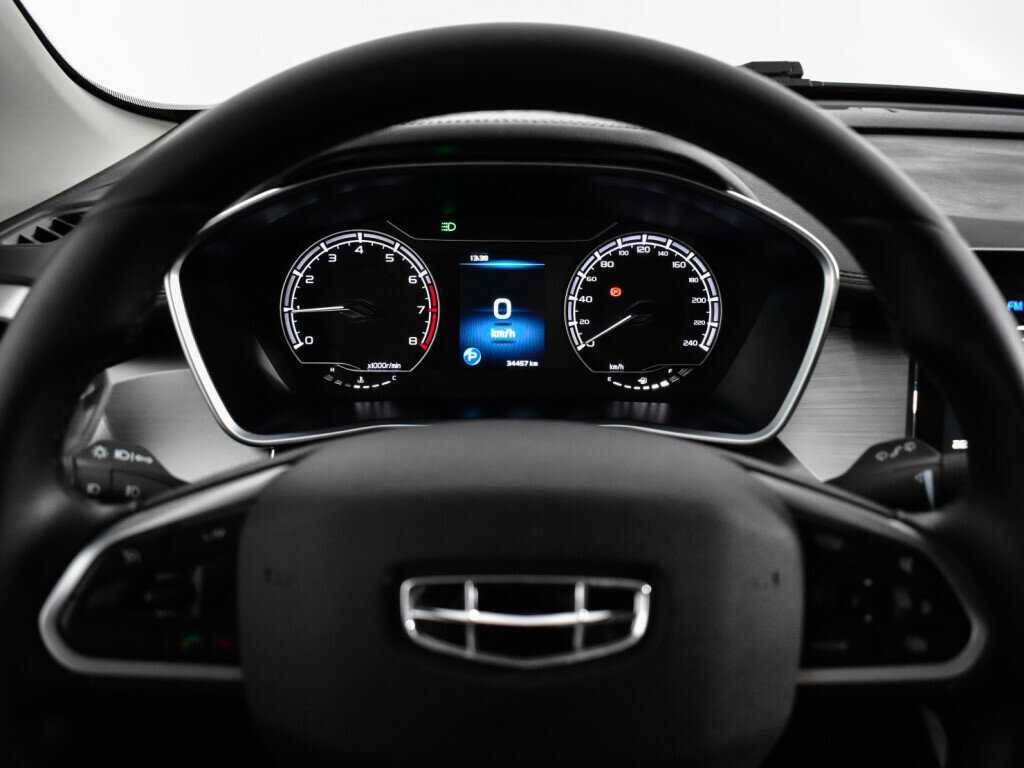 Geely Coolray с пробегом — 2022 год. Фото: #10