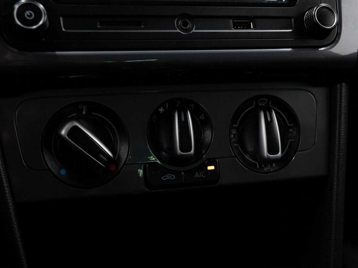 Volkswagen Polo с пробегом — 2020 год. Фото: #21