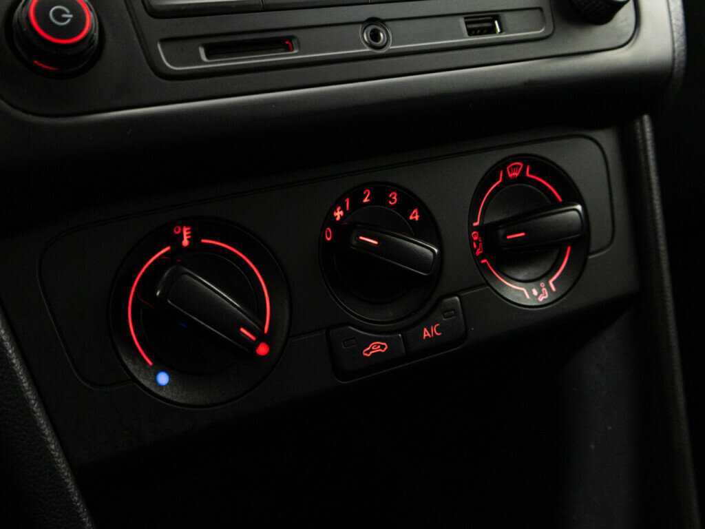 Volkswagen Polo с пробегом — 2016 год. Фото: #14