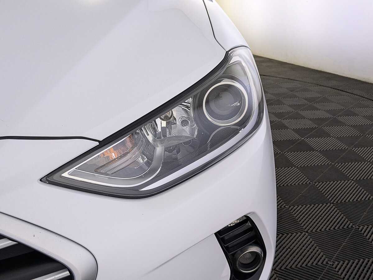 Hyundai Elantra с пробегом — 2018 год. Фото: #10