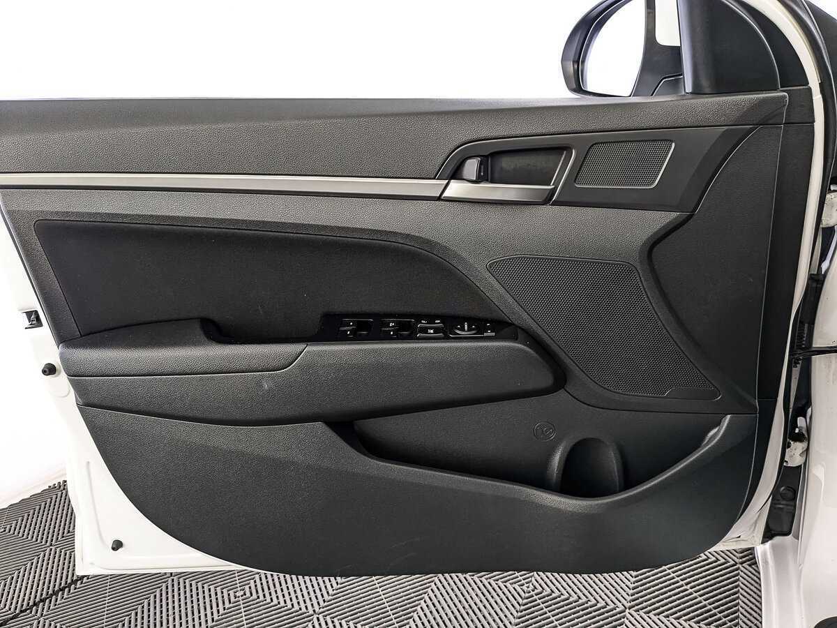 Hyundai Elantra с пробегом — 2018 год. Фото: #17