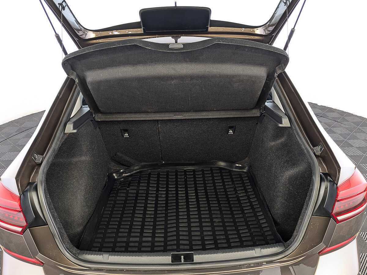 Volkswagen Polo с пробегом — 2020 год. Фото: #9