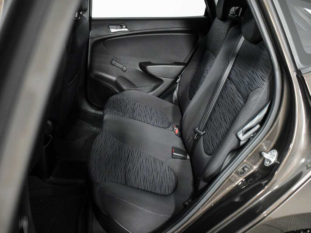 Hyundai Solaris с пробегом — 2015 год. Фото: #9