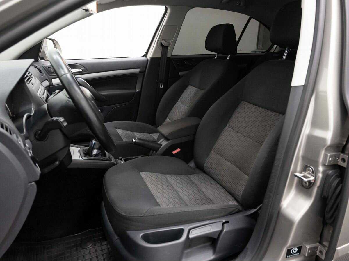 Skoda Octavia с пробегом — 2012 год. Фото: #8