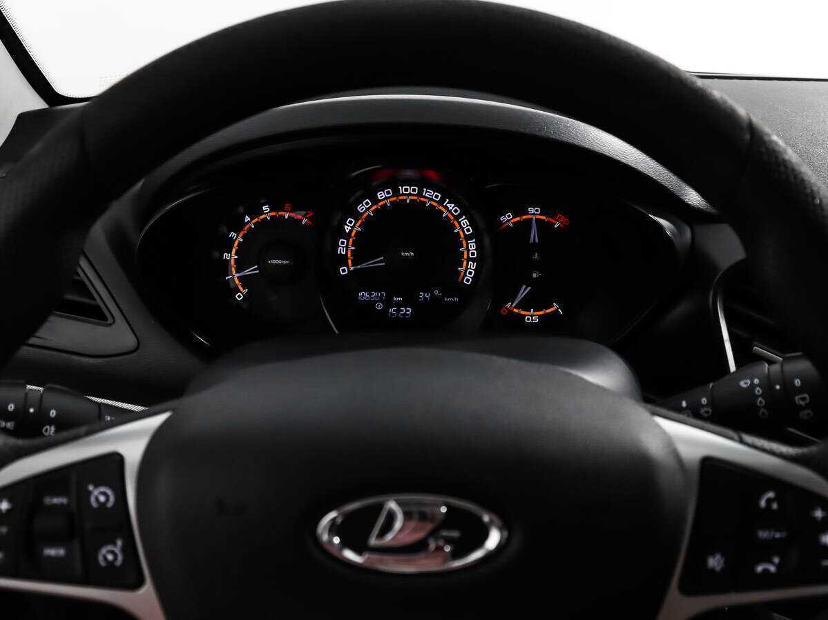 Lada (ВАЗ) Vesta с пробегом — 2019 год. Фото: #14