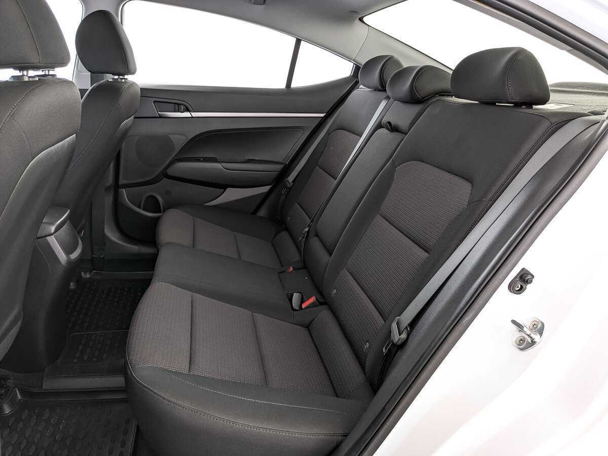 Hyundai Elantra с пробегом — 2019 год. Фото: #17