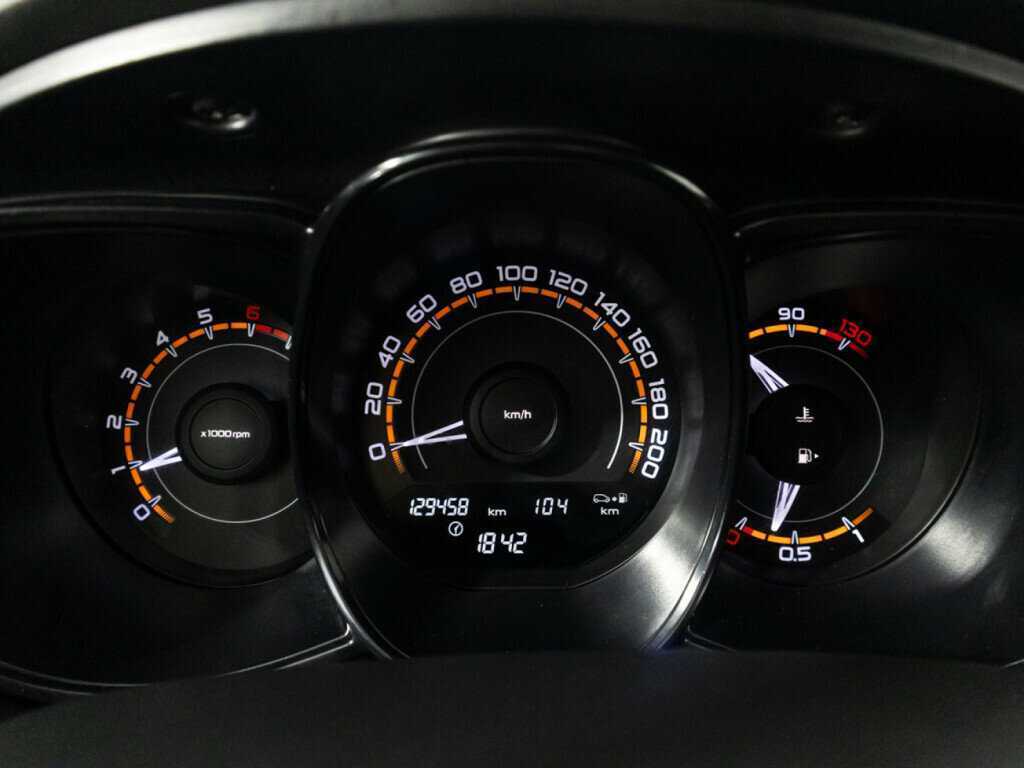 Lada (ВАЗ) Vesta с пробегом — 2017 год. Фото: #11