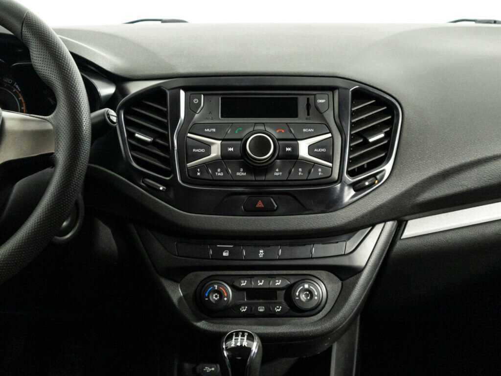 Lada (ВАЗ) Vesta с пробегом — 2017 год. Фото: #13