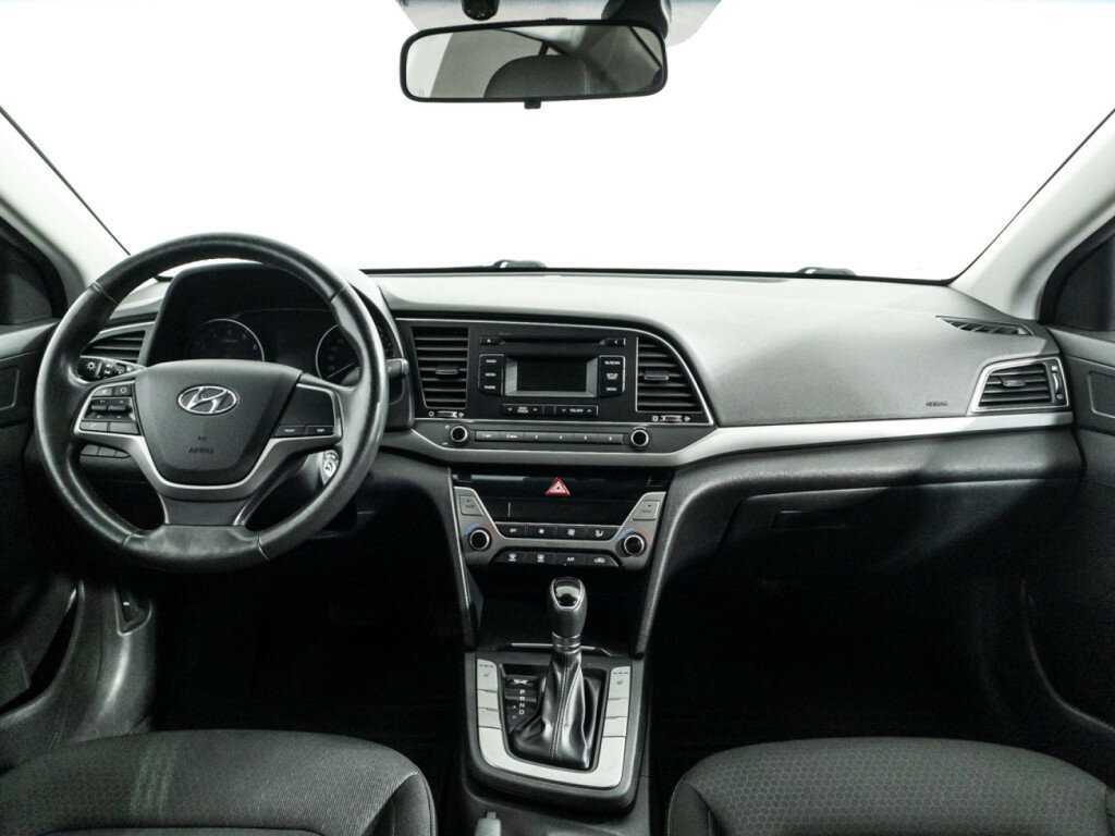 Hyundai Elantra с пробегом — 2017 год. Фото: #12