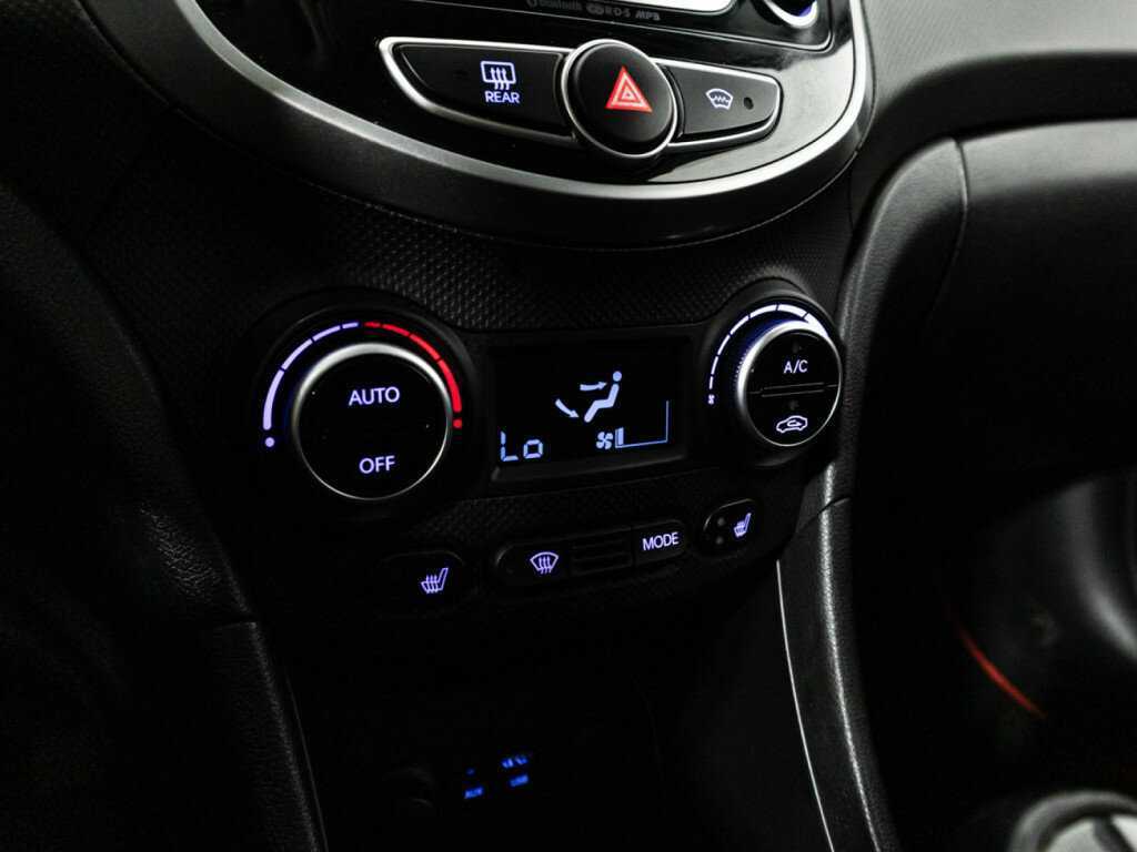 Hyundai Solaris с пробегом — 2015 год. Фото: #15