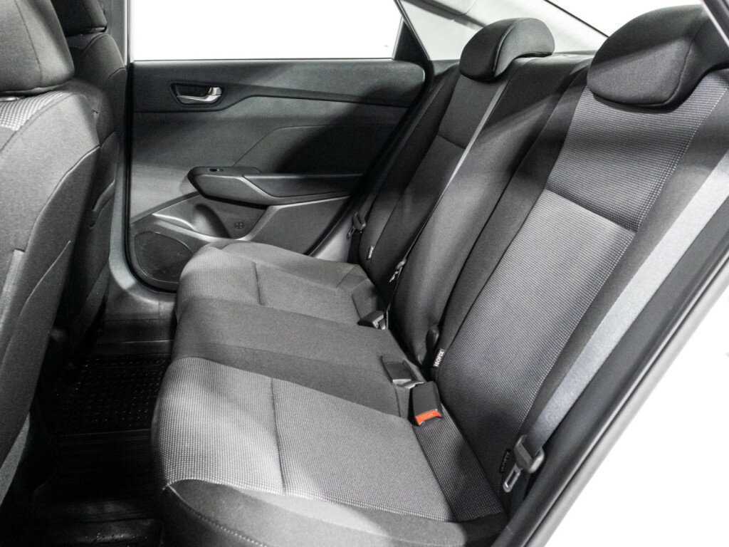 Hyundai Solaris с пробегом — 2022 год. Фото: #9