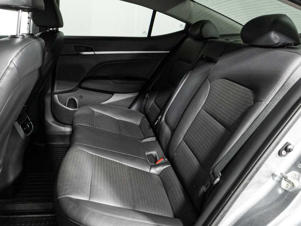 Hyundai Elantra с пробегом — 2019 год. Фото: #9