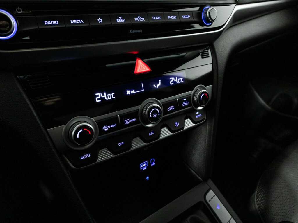 Hyundai Elantra с пробегом — 2019 год. Фото: #18