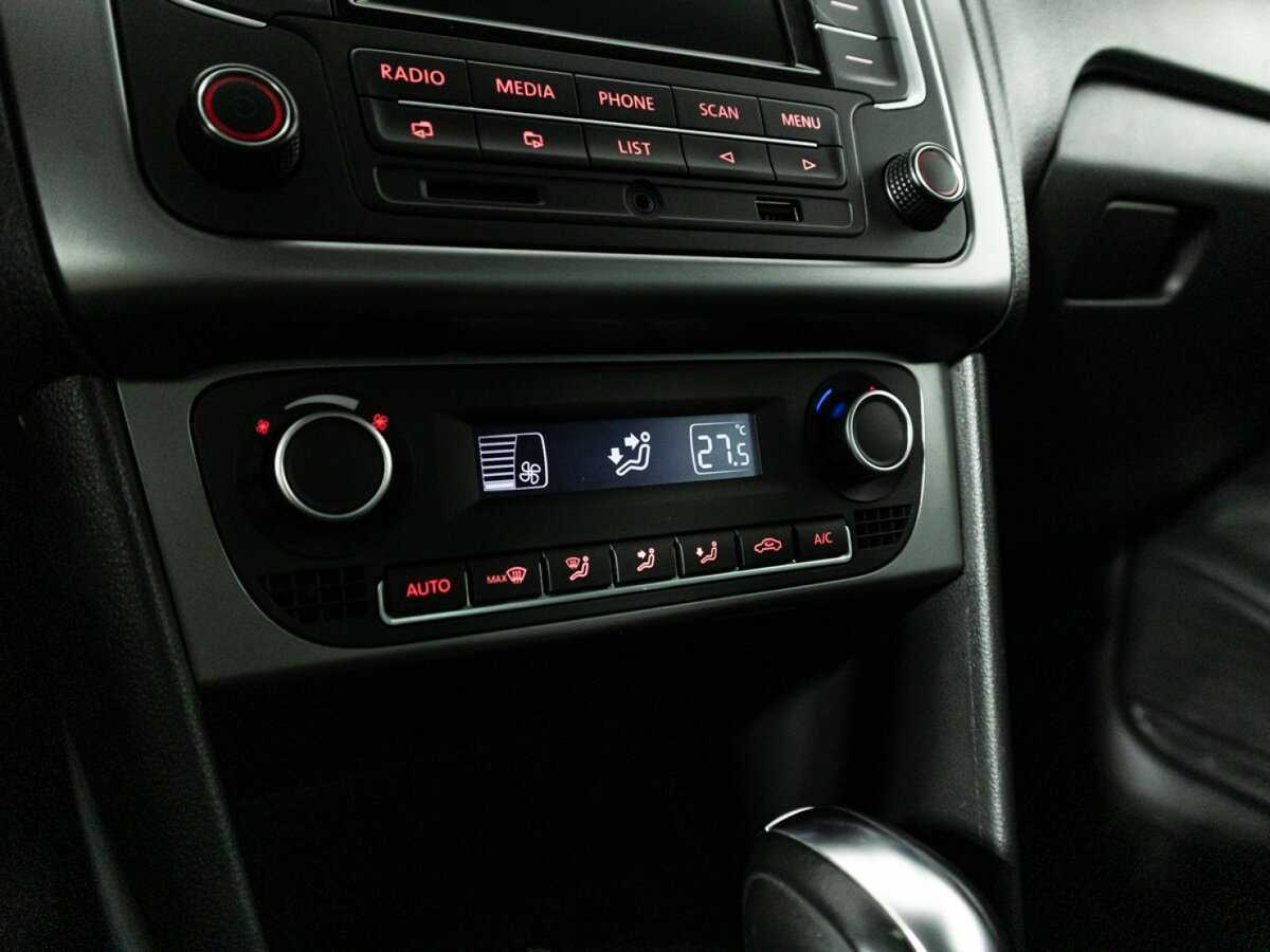 Volkswagen Polo с пробегом — 2015 год. Фото: #12