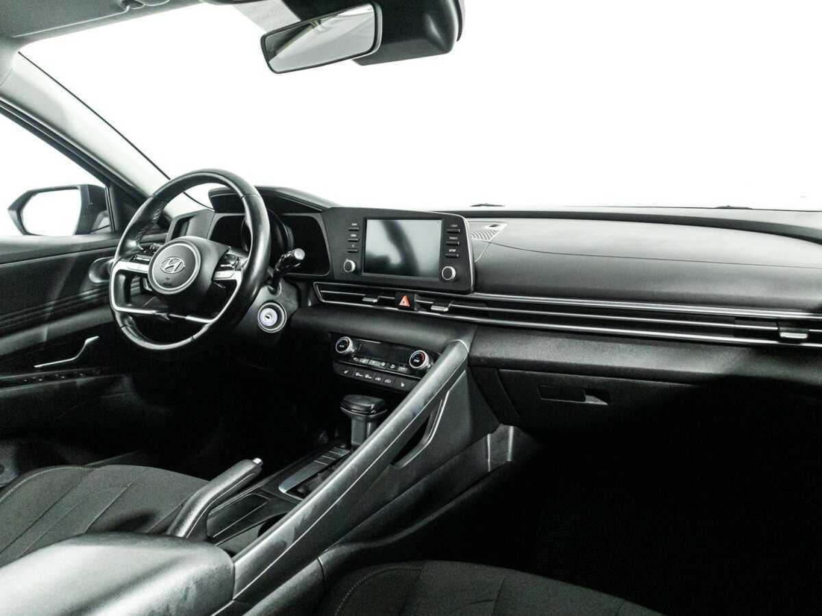 Hyundai Elantra с пробегом — 2021 год. Фото: #8