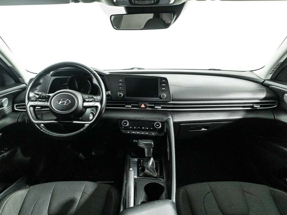 Hyundai Elantra с пробегом — 2021 год. Фото: #12